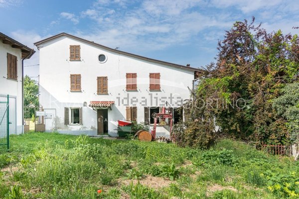 esavano in vendita a Rovescala in zona Croce