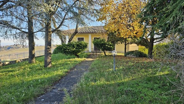 casa indipendente in vendita a Rovescala