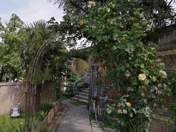 casa indipendente in vendita a Rovescala