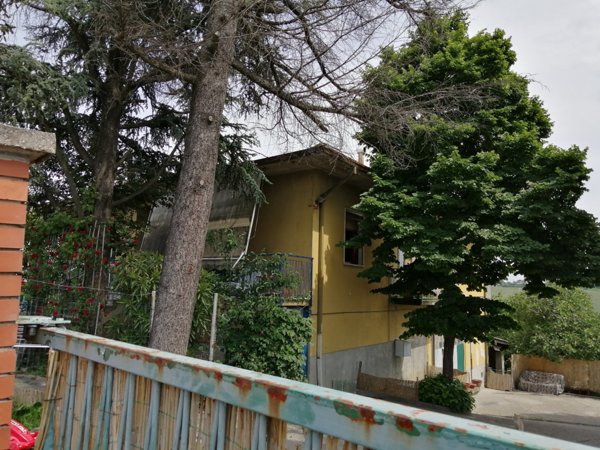 casa indipendente in vendita a Rovescala