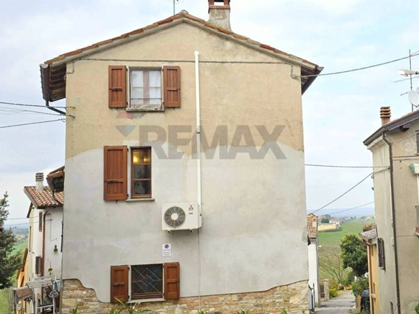 casa indipendente in vendita a Rovescala