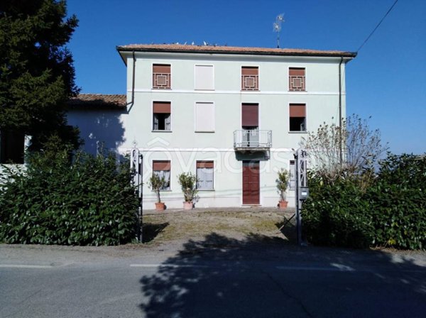 casa indipendente in vendita a Rovescala in zona Pieve