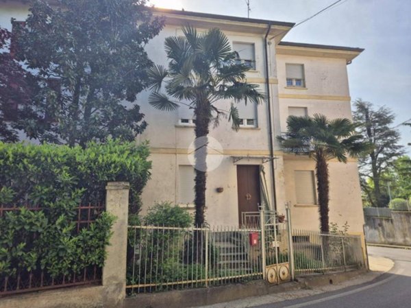 casa indipendente in vendita a Rovescala