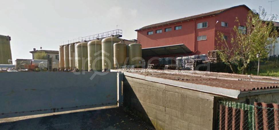 locale commerciale in vendita a Rovescala