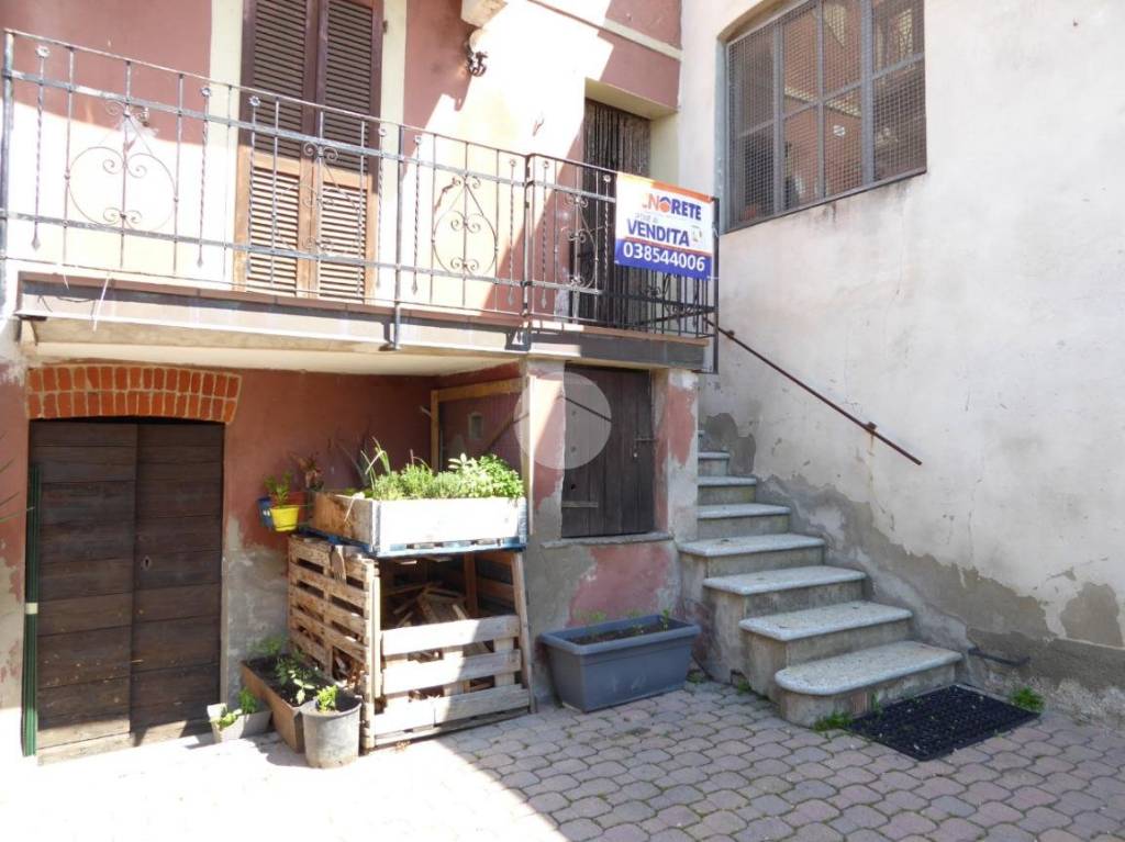 casa indipendente in vendita a Rovescala