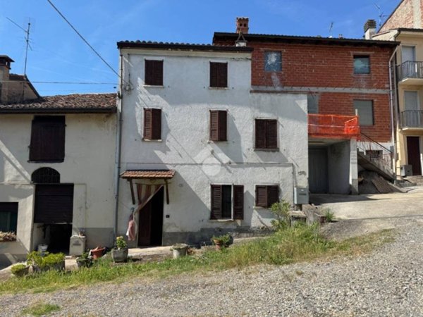 casa indipendente in vendita a Rovescala