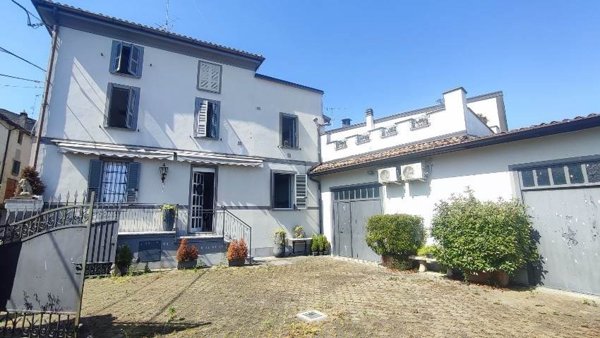 casa indipendente in vendita a Rovescala in zona Ca' Nova