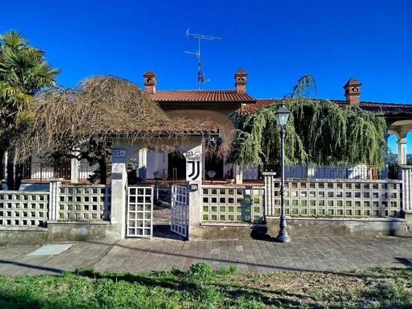 casa indipendente in vendita a Rovescala in zona Ca' Nova