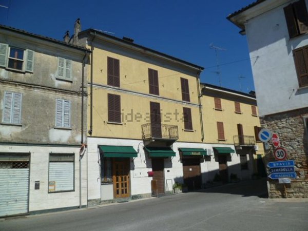 pentavano in vendita a Rovescala in zona Ca' Bella