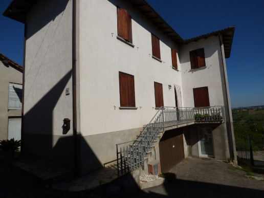 casa indipendente in vendita a Rovescala in zona Ca' Bella