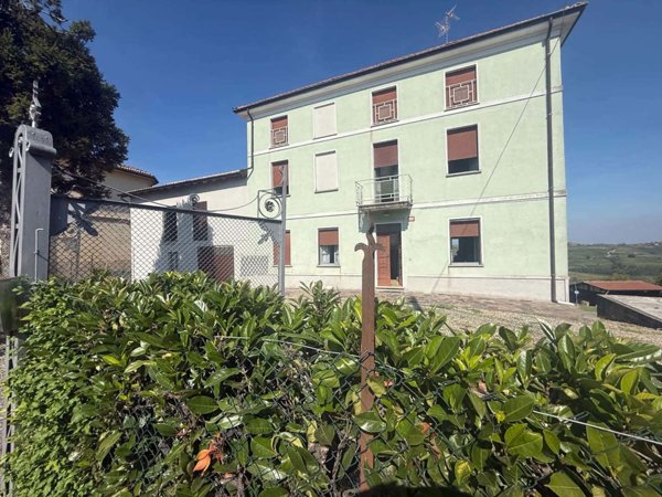 casa indipendente in vendita a Rovescala in zona Ca' Bella