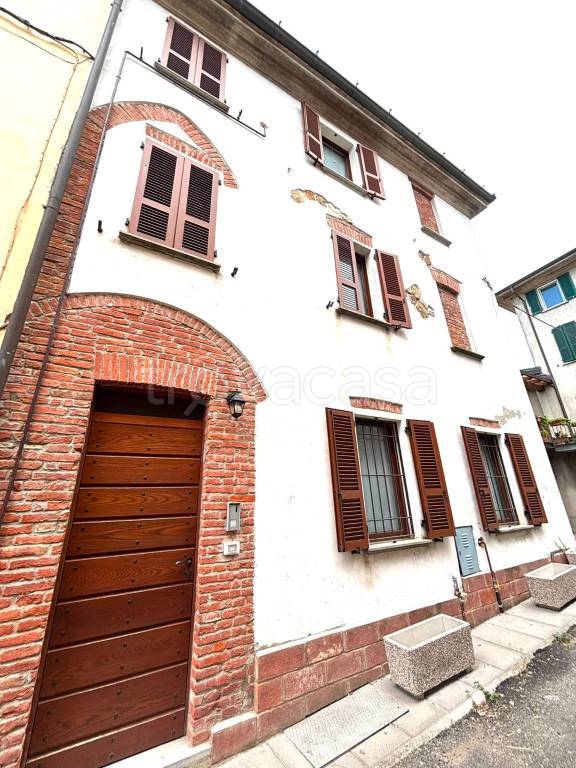 casa indipendente in vendita a Rovescala in zona Ca' Bella