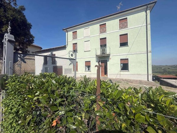 casa indipendente in vendita a Rovescala in zona Ca' Bella