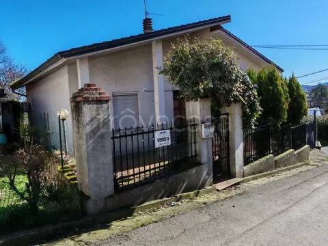 casa indipendente in vendita a Rovescala in zona Ca' Bella