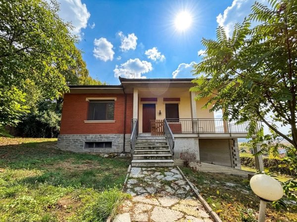 casa indipendente in vendita a Rovescala in zona Ca' Bella