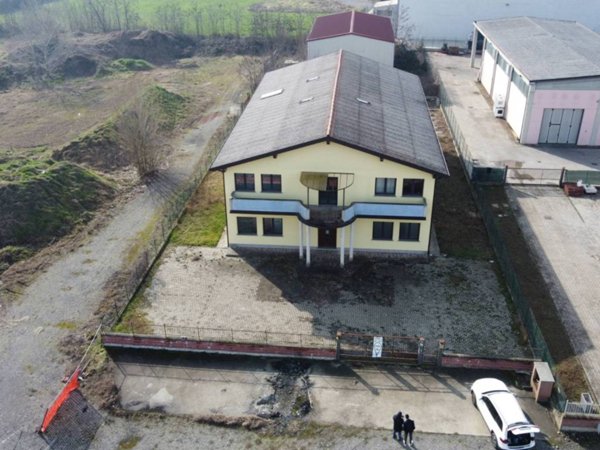 locale commerciale in vendita a San Cipriano Po