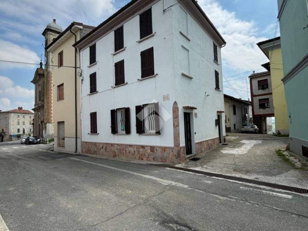 casa indipendente in vendita a San Damiano al Colle