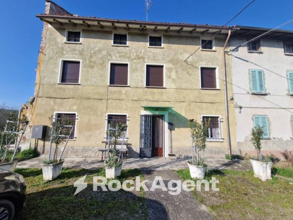 intera palazzina in vendita a San Damiano al Colle in zona Camporello
