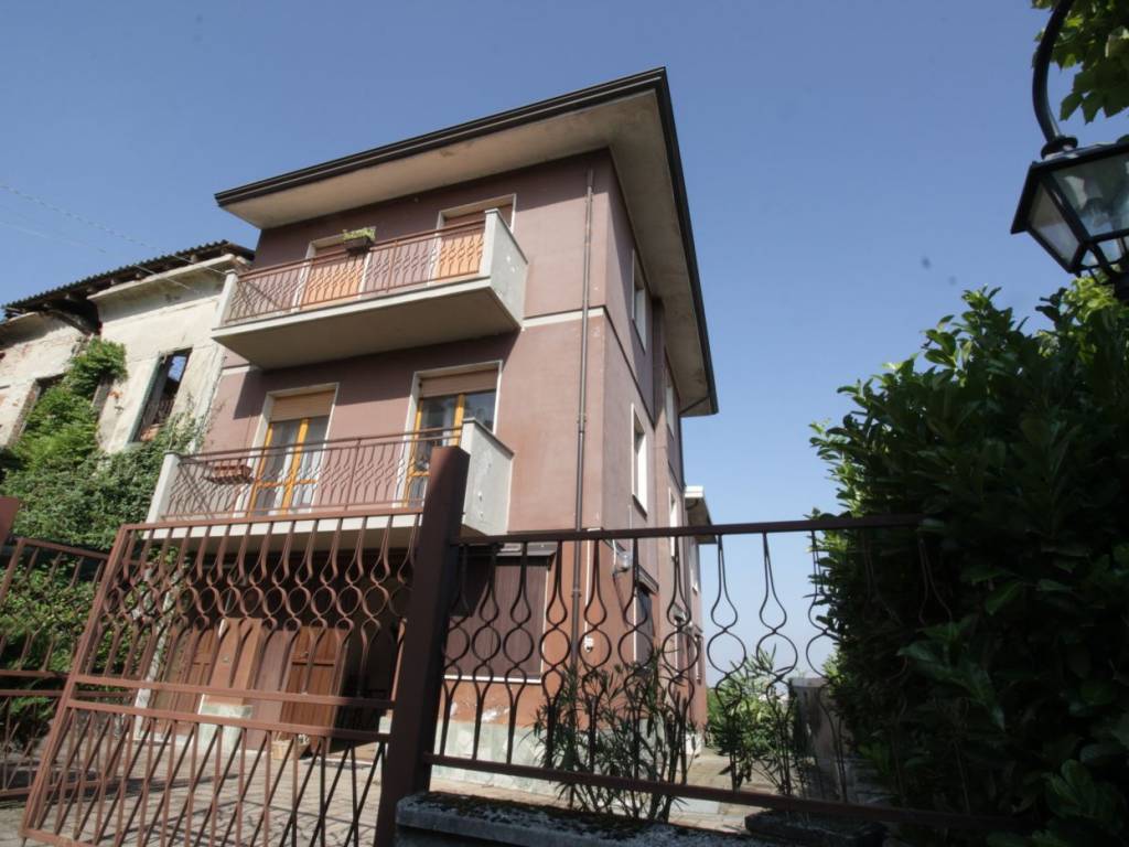 casa indipendente in vendita a San Damiano al Colle