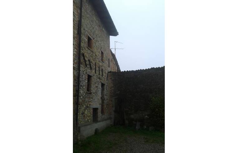 casa indipendente in vendita a San Damiano al Colle in zona Villa Marone.