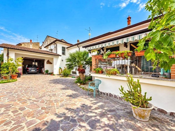 casa indipendente in vendita a San Damiano al Colle in zona Santa Giuliana