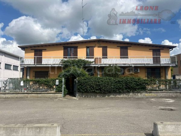 locale commerciale in vendita a San Genesio ed Uniti