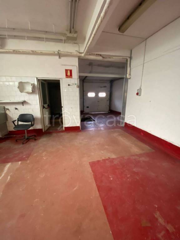 locale commerciale in vendita a San Genesio ed Uniti