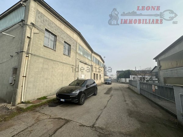ufficio in vendita a San Genesio ed Uniti