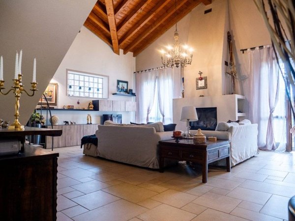 casa indipendente in vendita a San Genesio ed Uniti in zona Due Porte