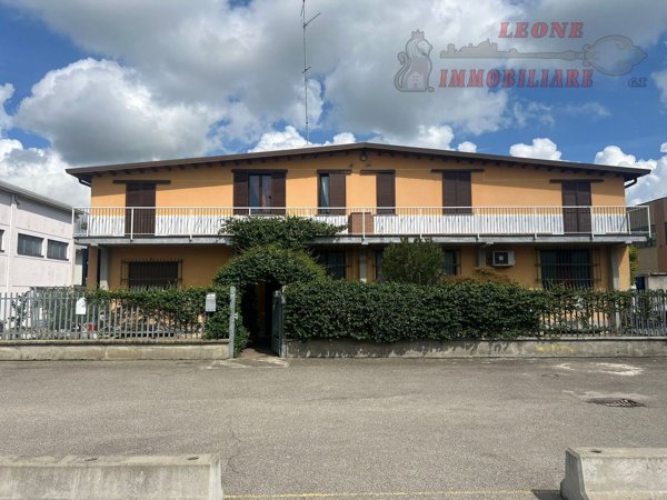 capannone in vendita a San Genesio ed Uniti