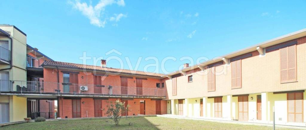 locale di sgombero in vendita a San Genesio ed Uniti