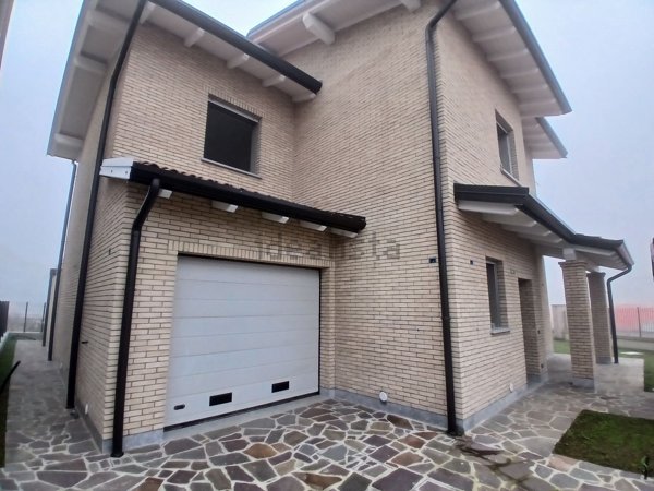 casa indipendente in vendita a San Genesio ed Uniti