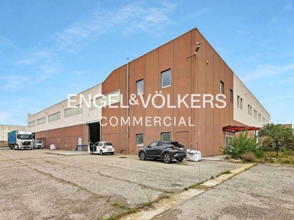 capannone in vendita a San Genesio ed Uniti