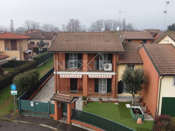 casa indipendente in vendita a San Genesio ed Uniti