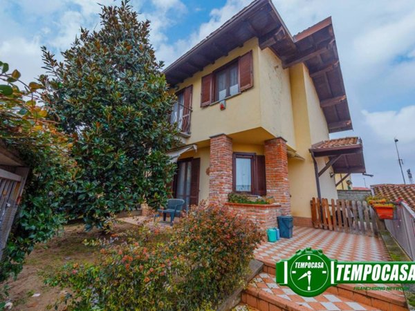 casa indipendente in vendita a San Martino Siccomario in zona Madonna