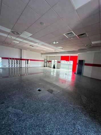 locale commerciale in vendita a San Martino Siccomario