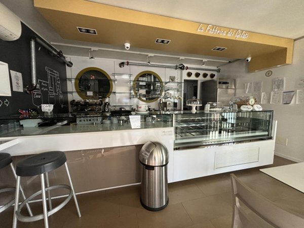 locale commerciale in vendita a San Martino Siccomario in zona Madonna