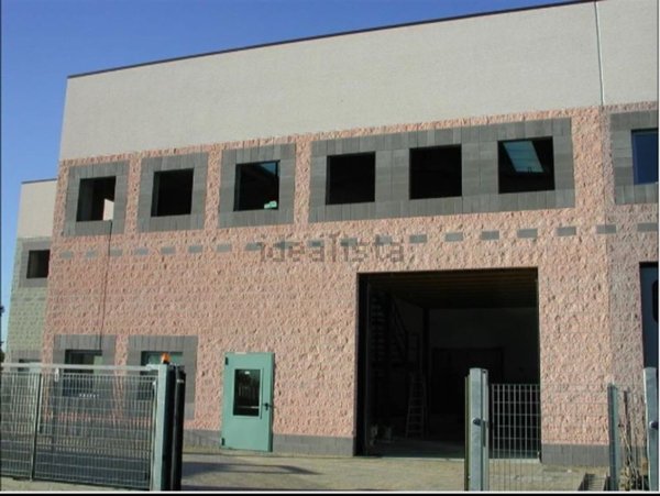 locale di sgombero in vendita a San Martino Siccomario