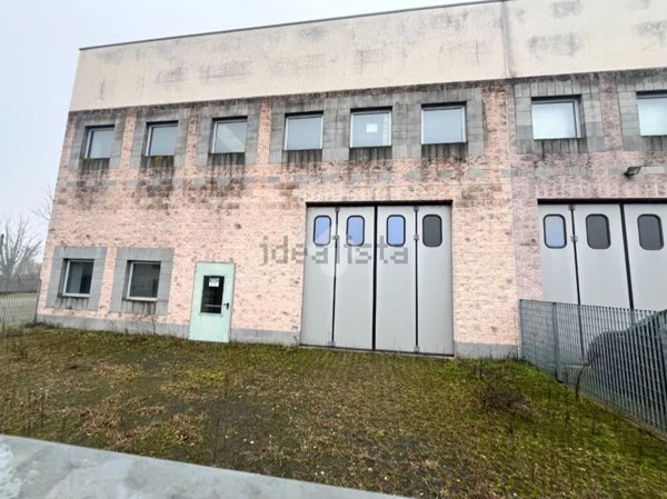 locale di sgombero in vendita a San Martino Siccomario