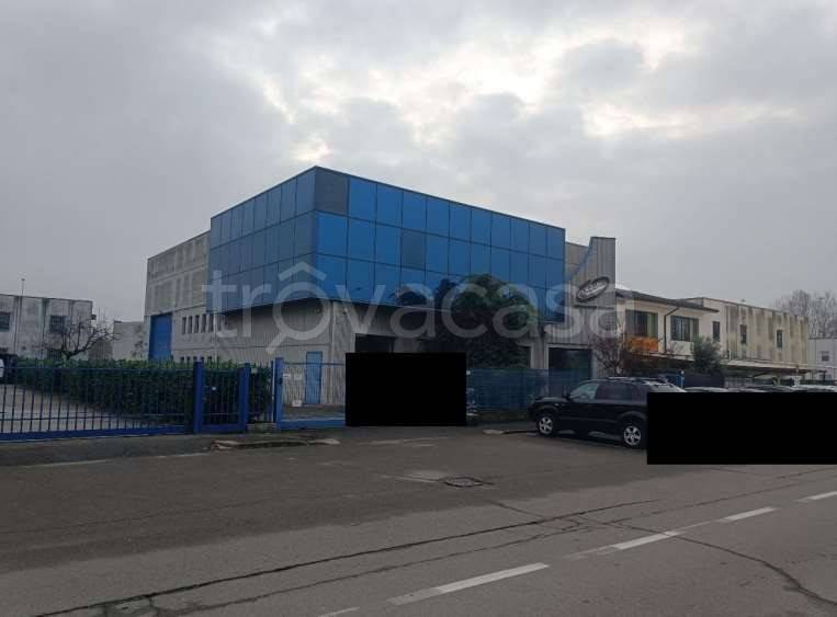 locale di sgombero in vendita a San Martino Siccomario