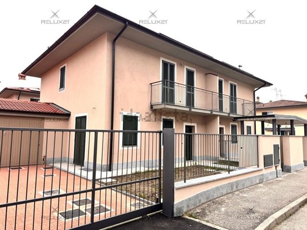 casa indipendente in vendita a San Martino Siccomario in zona Madonna