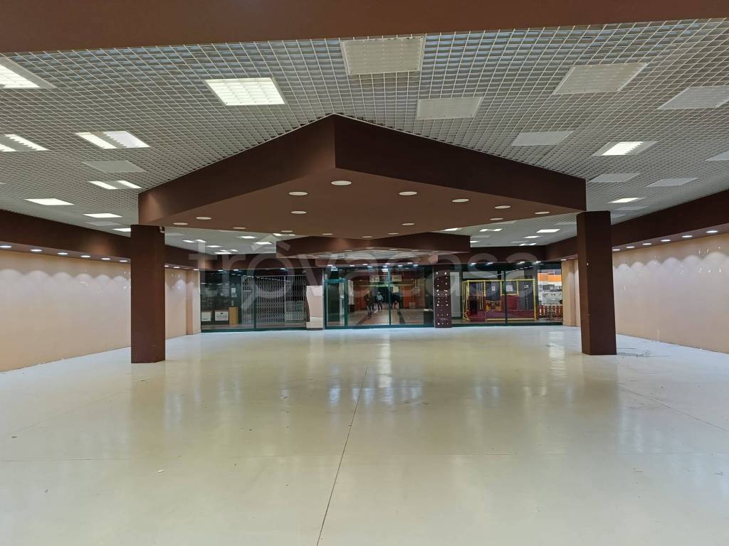 negozio in vendita a San Martino Siccomario