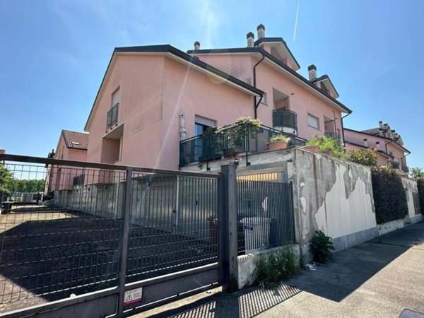 appartamento in vendita a San Martino Siccomario in zona Bivio Cava