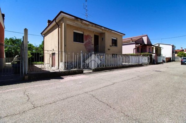 casa indipendente in vendita a San Martino Siccomario