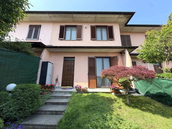 casa indipendente in vendita a San Martino Siccomario in zona Madonna