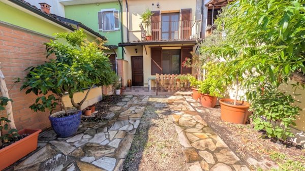 casa indipendente in vendita a San Martino Siccomario in zona Madonna