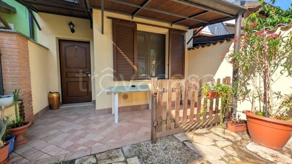 casa indipendente in vendita a San Martino Siccomario in zona Madonna