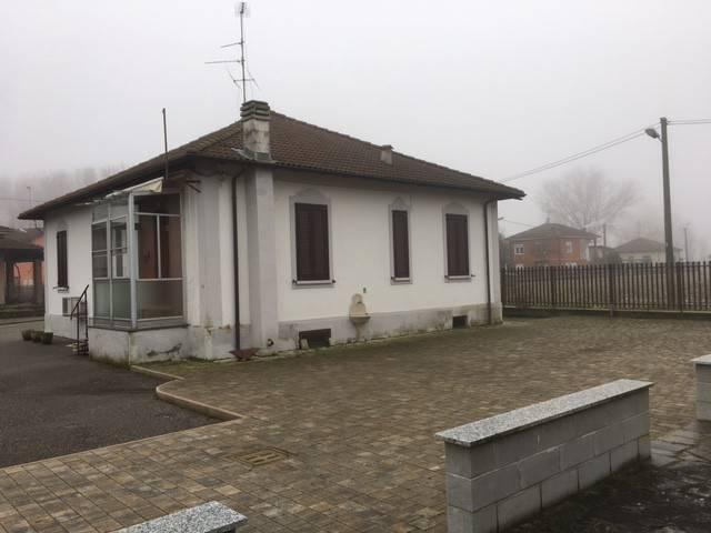casa indipendente in vendita a Sannazzaro de' Burgondi in zona Buscarella