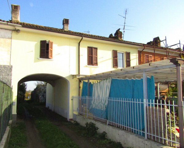casa semindipendente in vendita a Sannazzaro de' Burgondi