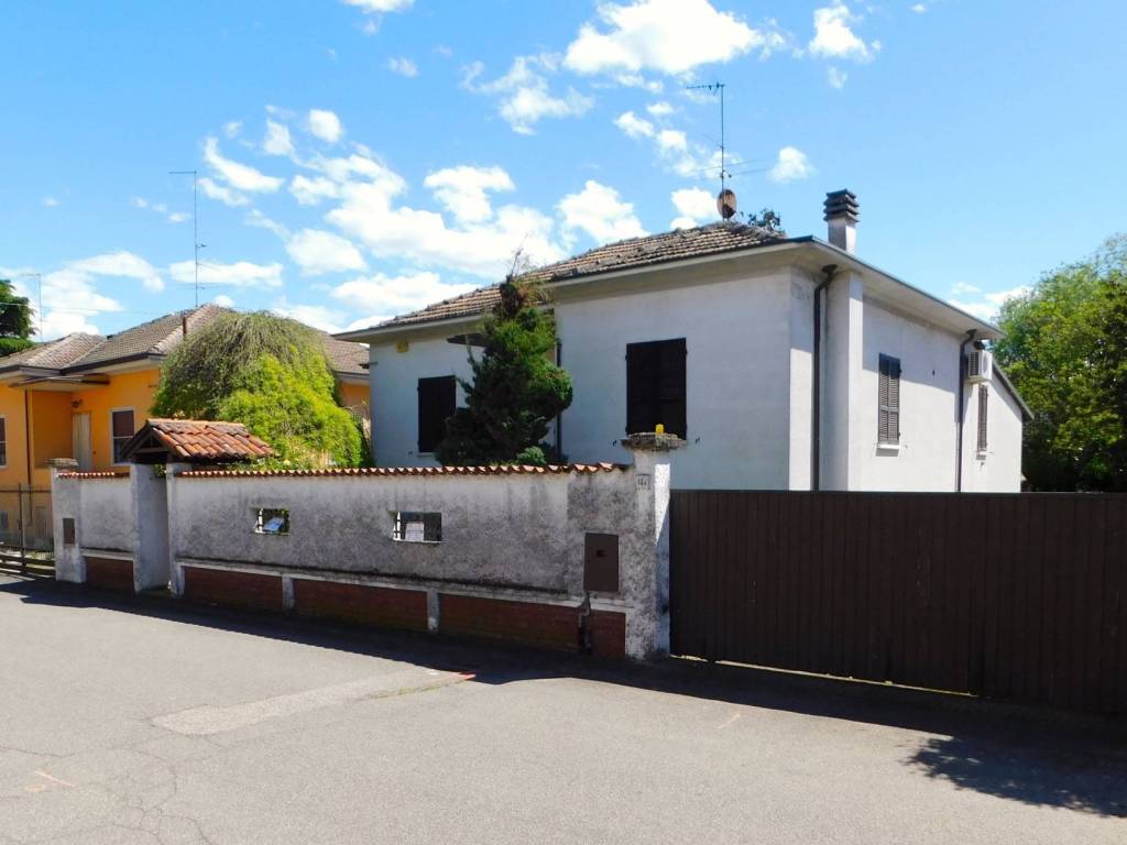 casa indipendente in vendita a Sannazzaro de' Burgondi